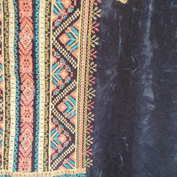 Andree by Unit XL Embroidered Velvet Boho Tunic Top - Picture 4 of 4